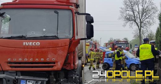 Śmiertelny wypadek w Wierzbicy Górnej. Droga zablokowana