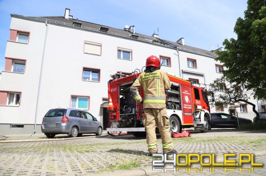 Pożar w budynku wielorodzinnym w Opolu. Szybka akcja straży pożarnej zapobiegła tragedii