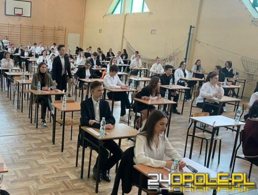 Matura 2025 rozpoczęta. Nowe zasady, przecieki, wyszukiwania 