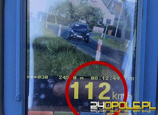 Dwa fordy, dwa identyczne wykroczenia drogowe i dwa zatrzymane prawa jazdy