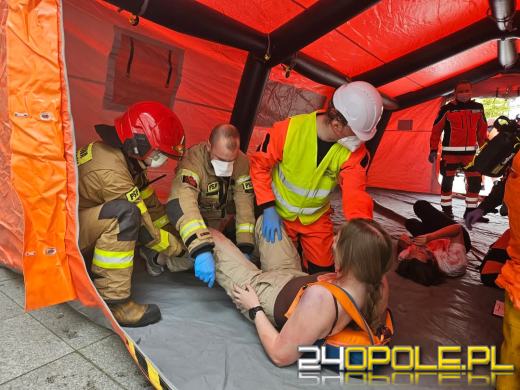 Wybuch substancji chemicznej, 14 poszkodowanych na Wydziale Lekarskim UO. To tylko symulacja