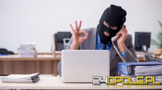 Uwaga na oszustów! Senior stracił 2 000 zł po wizycie "znajomego z prezentem"