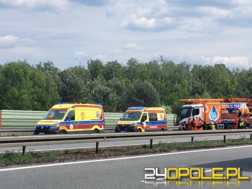 Zderzenie dwóch samochodów ciężarowych. Utrudnienia w ruchu na A4