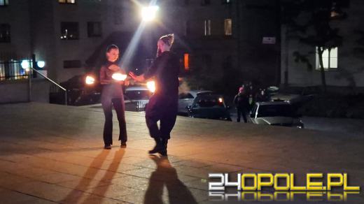 "Noc Muzeów"za nami. Ogień rozgrzewał niezniechęconych chłodną aurą 