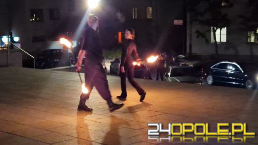 "Noc Muzeów"za nami. Ogień rozgrzewał niezniechęconych chłodną aurą 