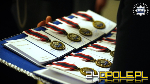 Medale, odznaczenia i nowi adepci. Opolska Policja w świetnej kondycji