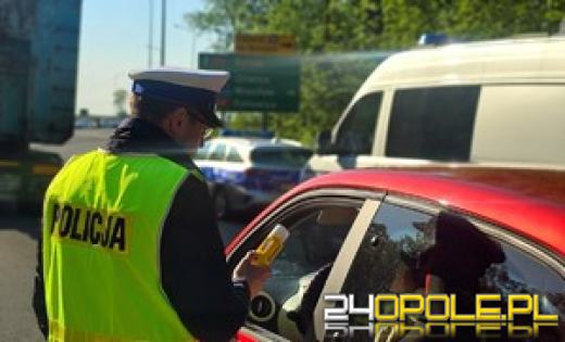 Ledwo trzymał się na nogach, ale wsiadł za kierownicę