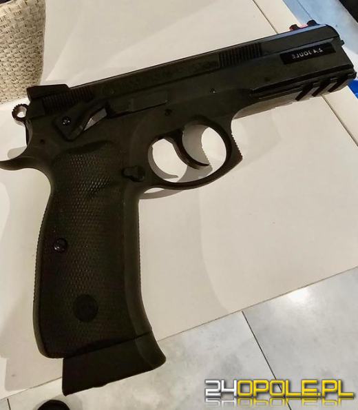 19-latkowie strzelali w okna szkoły z broni pneumatycznej