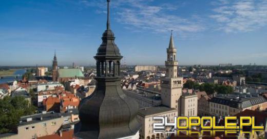 Opole uhonorowało wybitnych mieszkańców - Remigiusz Mróz i dr Joanna Łaba z miejskimi tytułami