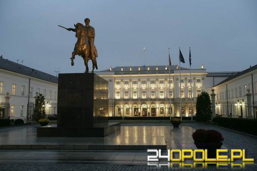 Kto wygrywa w sondażu late poll?