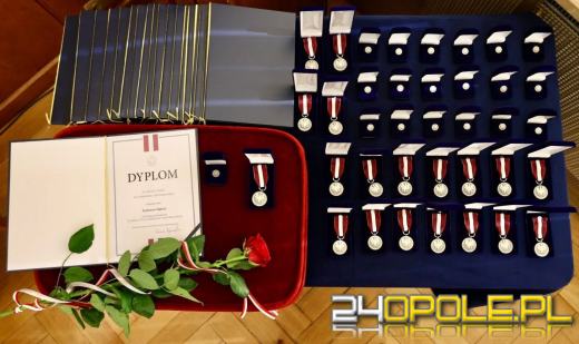 Odznaczeni za zasługi dla regionu. 19 samorządowców z medalami