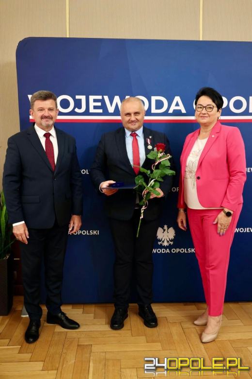 Odznaczeni za zasługi dla regionu. 19 samorządowców z medalami