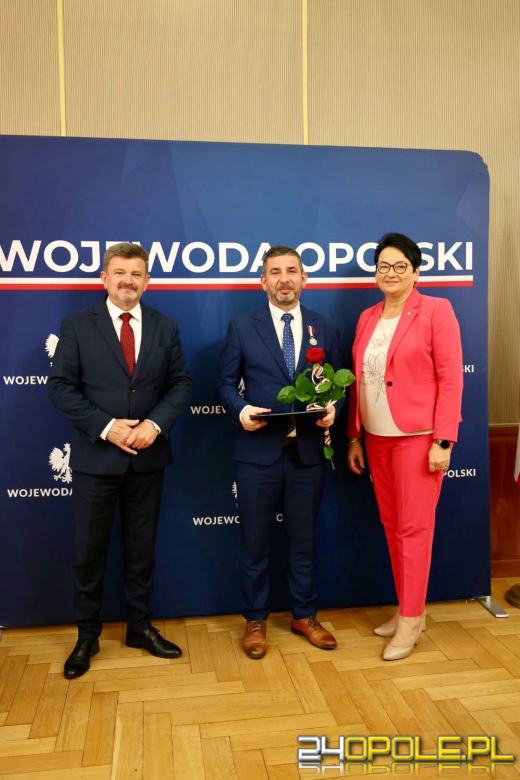 Odznaczeni za zasługi dla regionu. 19 samorządowców z medalami