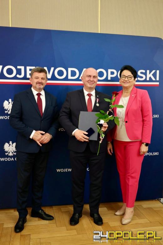 Odznaczeni za zasługi dla regionu. 19 samorządowców z medalami