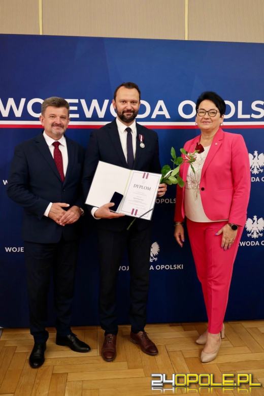 Odznaczeni za zasługi dla regionu. 19 samorządowców z medalami