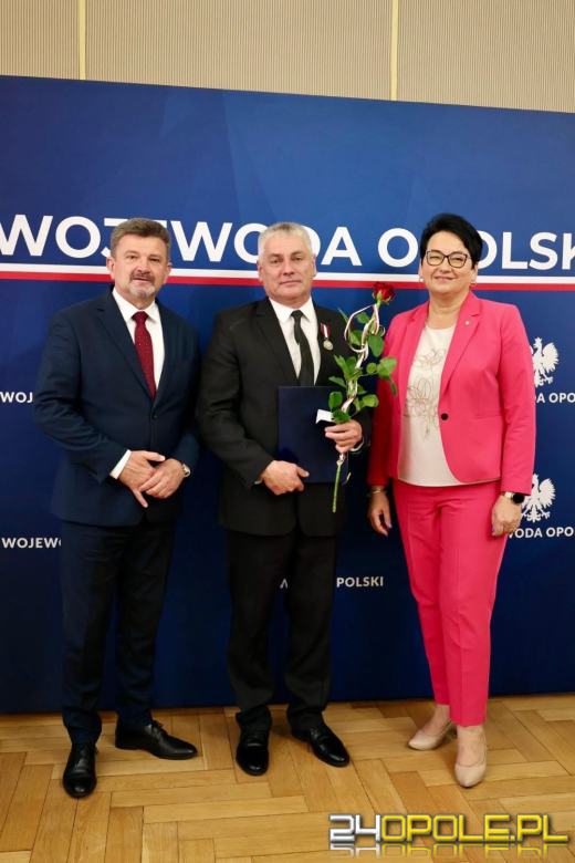 Odznaczeni za zasługi dla regionu. 19 samorządowców z medalami
