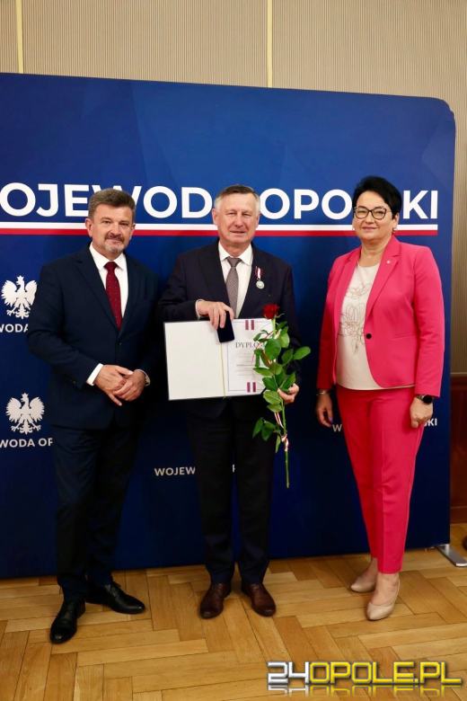 Odznaczeni za zasługi dla regionu. 19 samorządowców z medalami