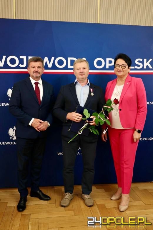 Odznaczeni za zasługi dla regionu. 19 samorządowców z medalami