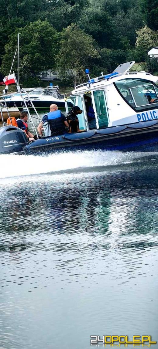  Szkolenie policyjnych psów na wodzie