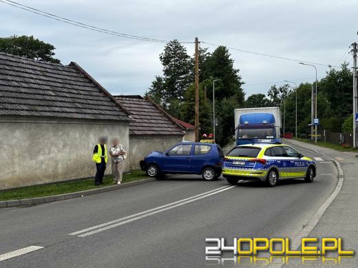 83-latka wjechała w mur domu. Sprawa trafi do sądu