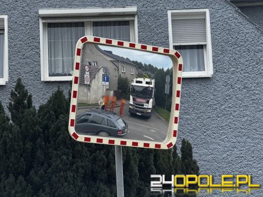 83-latka wjechała w mur domu. Sprawa trafi do sądu