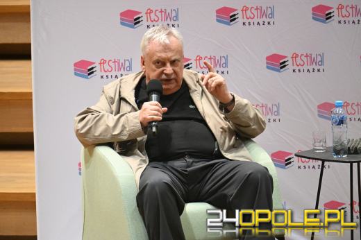 Andrzej Sapkowski w Opolu: sala Filharmonii wypełniona. Autor "Wiedźmina" nie zawiódł opolan