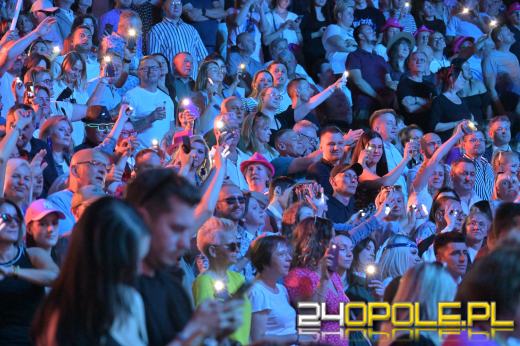 Prawdziwa prywatka pod gołym niebem. Opolski amfiteatr bawił się do znanych przebojów