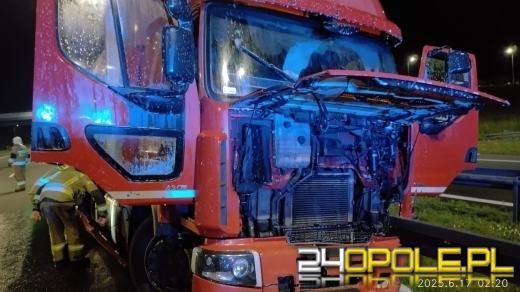 Nocna akcja służb na A4. Spłonął tir przewożący meble