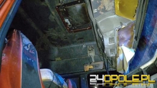 Nocna akcja służb na A4. Spłonął tir przewożący meble