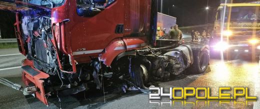 Nocna akcja służb na A4. Spłonął tir przewożący meble