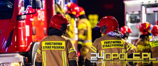 Pożar wiaty śmietnikowej. Mężczyzna z ciężkimi poparzeniami trafił do szpitala