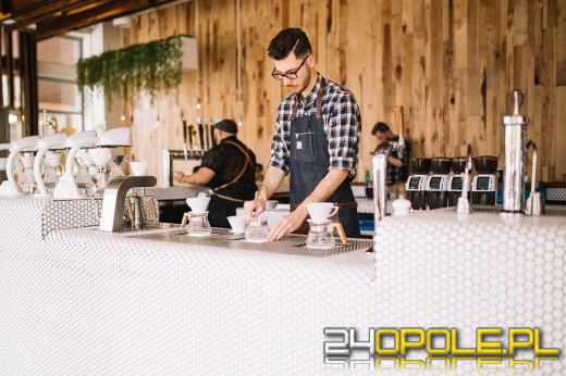 Sezon na dorabianie rozpoczęty. Gdzie latem 2025 naprawdę warto pracować?