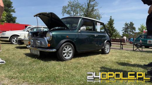 Brożec cofnął się w czasie - zabytkowe pojazdy przyciągnęły tłumy