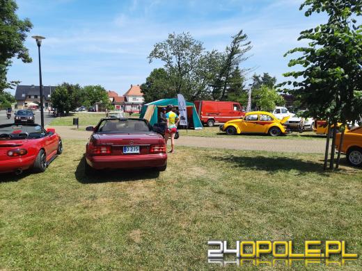 Brożec cofnął się w czasie - zabytkowe pojazdy przyciągnęły tłumy