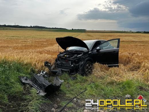 DK 11 w Gołkowicach. Samochód osobowy dachował po zderzeniu z ciężarówką