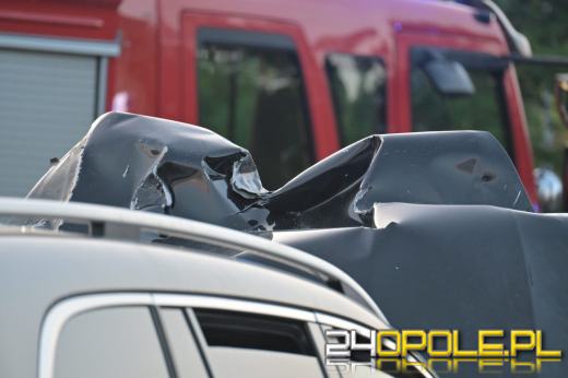 Wypadek na ulicy Niemodlińskiej. Dwie osoby w stanie krytycznym (WIDEO)