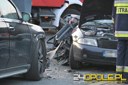 Wypadek na ulicy Niemodlińskiej. Dwie osoby w stanie krytycznym (WIDEO)