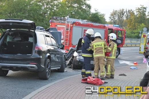Wypadek na ulicy Niemodlińskiej. Dwie osoby w stanie krytycznym (WIDEO)