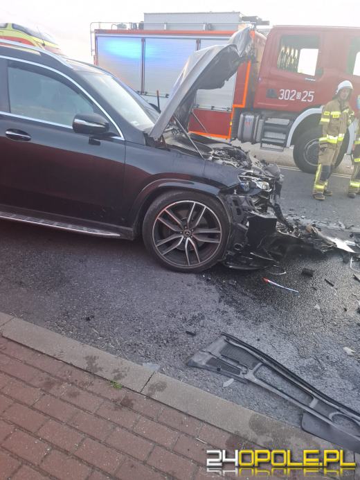 Wypadek na ulicy Niemodlińskiej. Dwie osoby w stanie krytycznym (WIDEO)