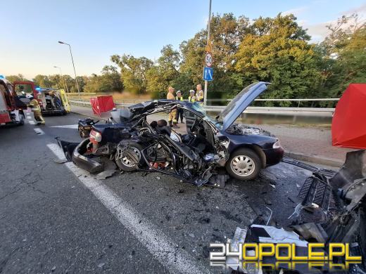 Wypadek na ulicy Niemodlińskiej. Dwie osoby w stanie krytycznym (WIDEO)