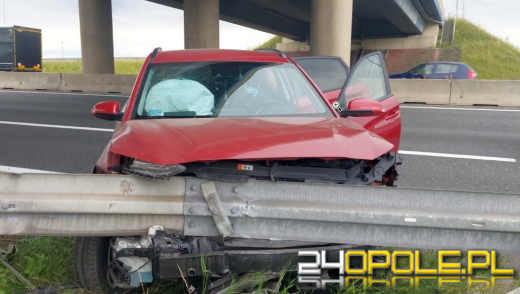 Na autostradzie A4 w okolicach Gogolina Hyundai uderzył w bariery energochłonne
