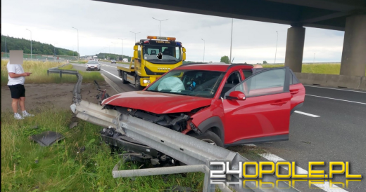 Na autostradzie A4 w okolicach Gogolina Hyundai uderzył w bariery energochłonne