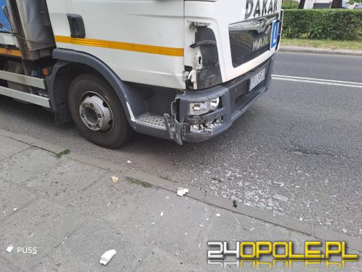 Zderzenie osobówki z ciężarówką na Ozimskiej. Chwilowo utrudniony ruch drogowy