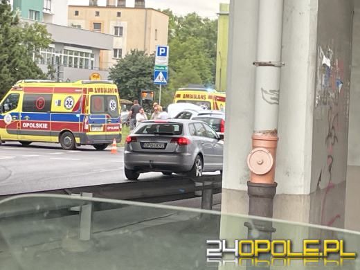 Zderzenie dwóch samochodów osobowych na Nysy Łużyckiej (Aktualizacja)