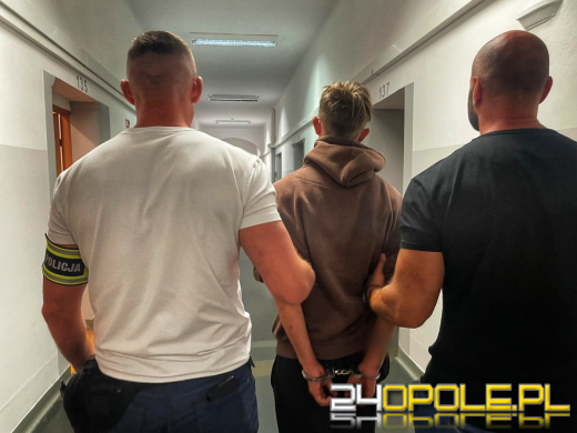 Policja go szukała, więc ukrył się w bagażniku samochodu. 22-latek w areszcie