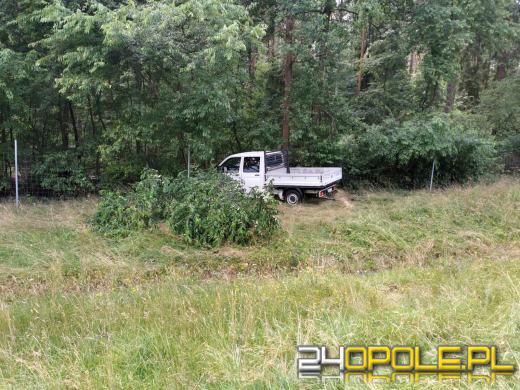 Groźnie wyglądające zdarzenie na A4. Bus uderzył w drzewo