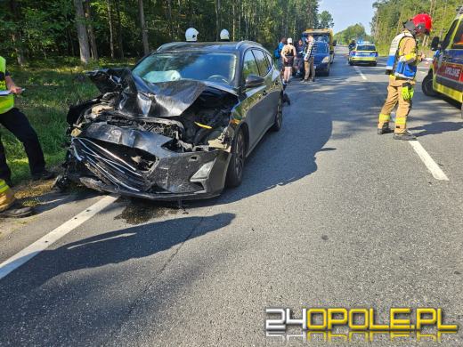 Zderzenie opla i forda w Jełowej. Cztery osoby trafiły do szpitala
