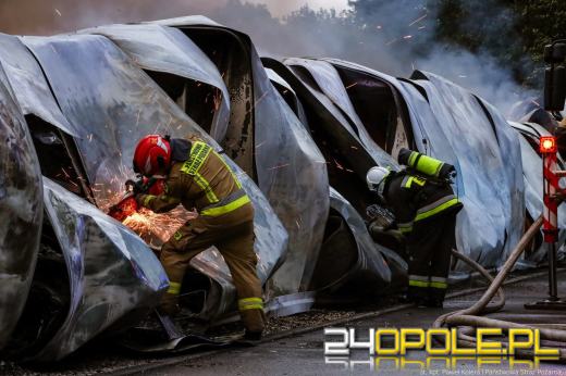 Pożar hal magazynowych w Kędzierzynie-Koźlu. Strażacy nadal walczą z ogniem (Aktualizacja)