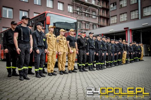 Podchorążowie Akademii Pożarniczej wspierają działania przeciwpowodziowe w regionie