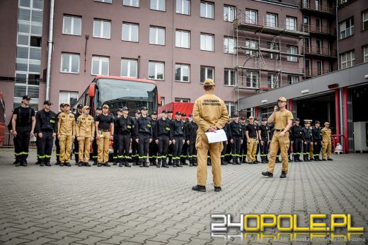 Podchorążowie Akademii Pożarniczej wspierają działania przeciwpowodziowe w regionie